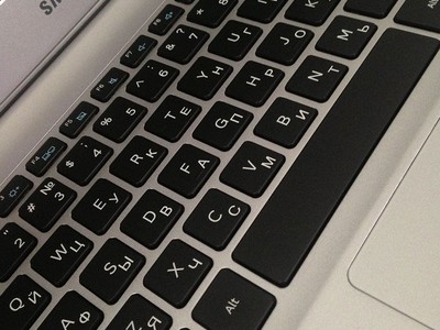 Гравировка русский букв на ноутбук Samsung notebook 9