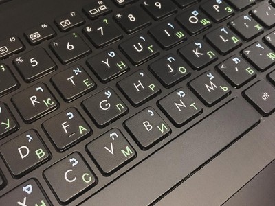 Гравировка букв на ноутбуке