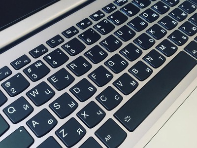 Лазерная гравировка букв на ноутбуке Lenovo V720-14