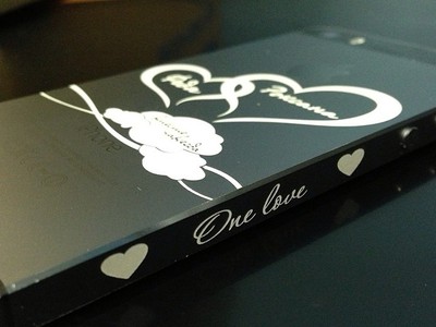 Лазерная гравировка iPhone 5