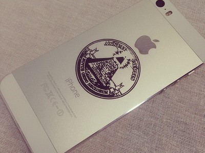 Гравировка на телефоне iPhone 5s